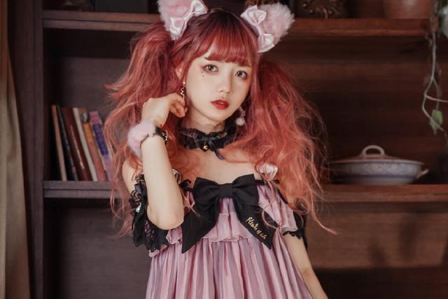 同是洛丽塔圈子的顶流，安然的人气，为什么比*党**妹低这么多？