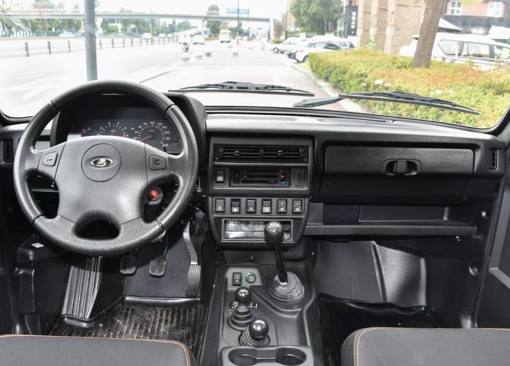 越野圈公认的三款老炮车型，手动挡、手摇窗、手摇发动，212上榜