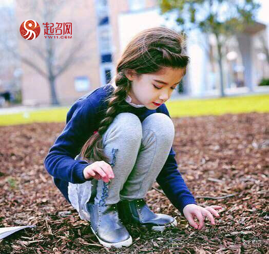 普通的名字配上好听的姓,名字有诗意的姓