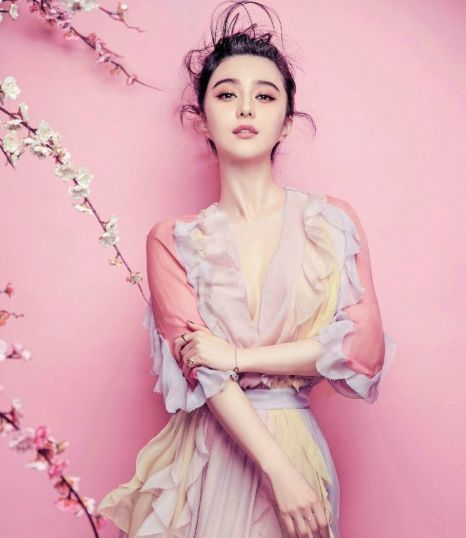 范冰冰晒p图合影为范丞丞庆生,范冰冰为范丞丞庆生亲切喊丞哥