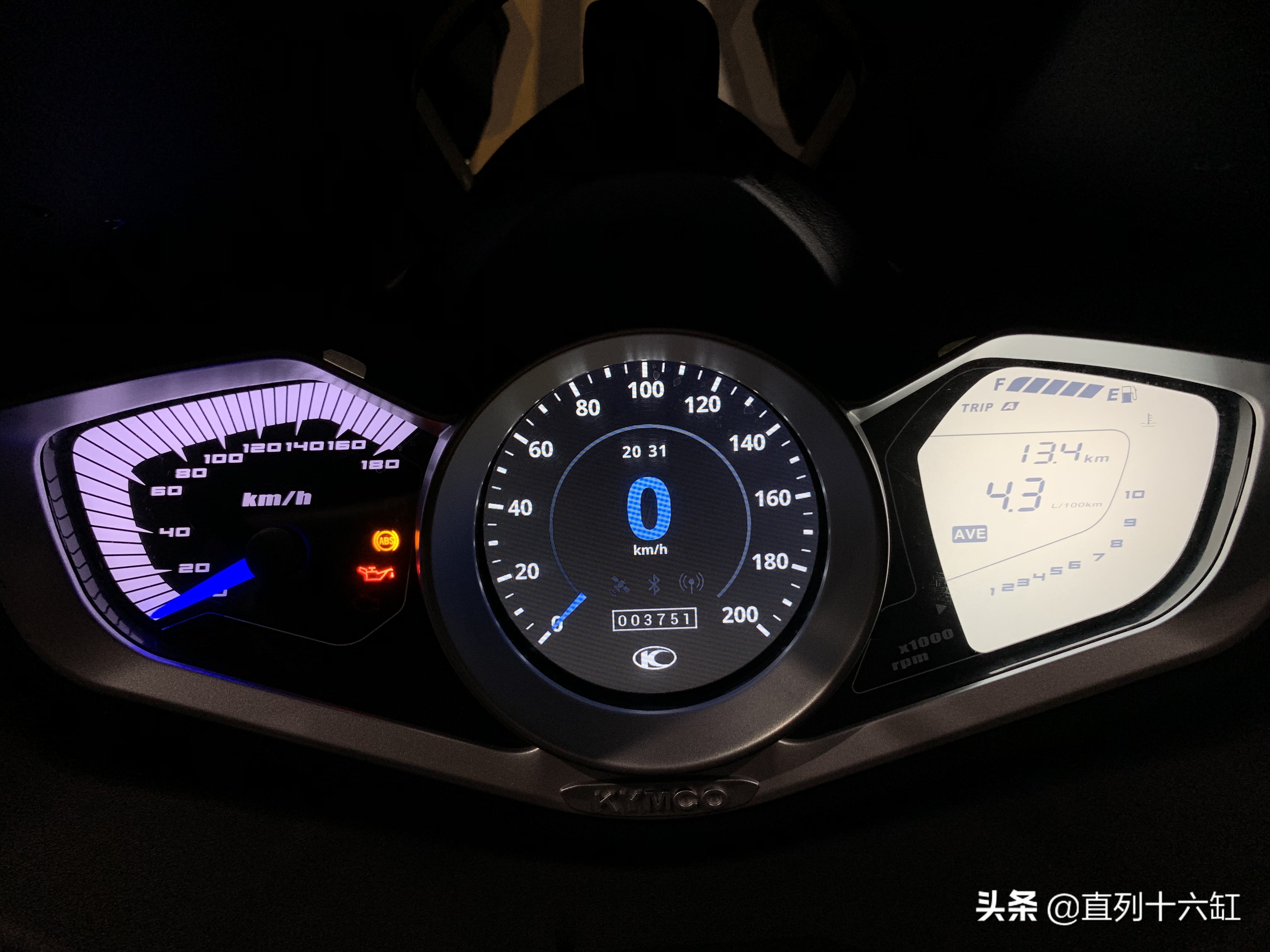 光阳进口赛艇s400国外测试,光阳xcitings400长途表现