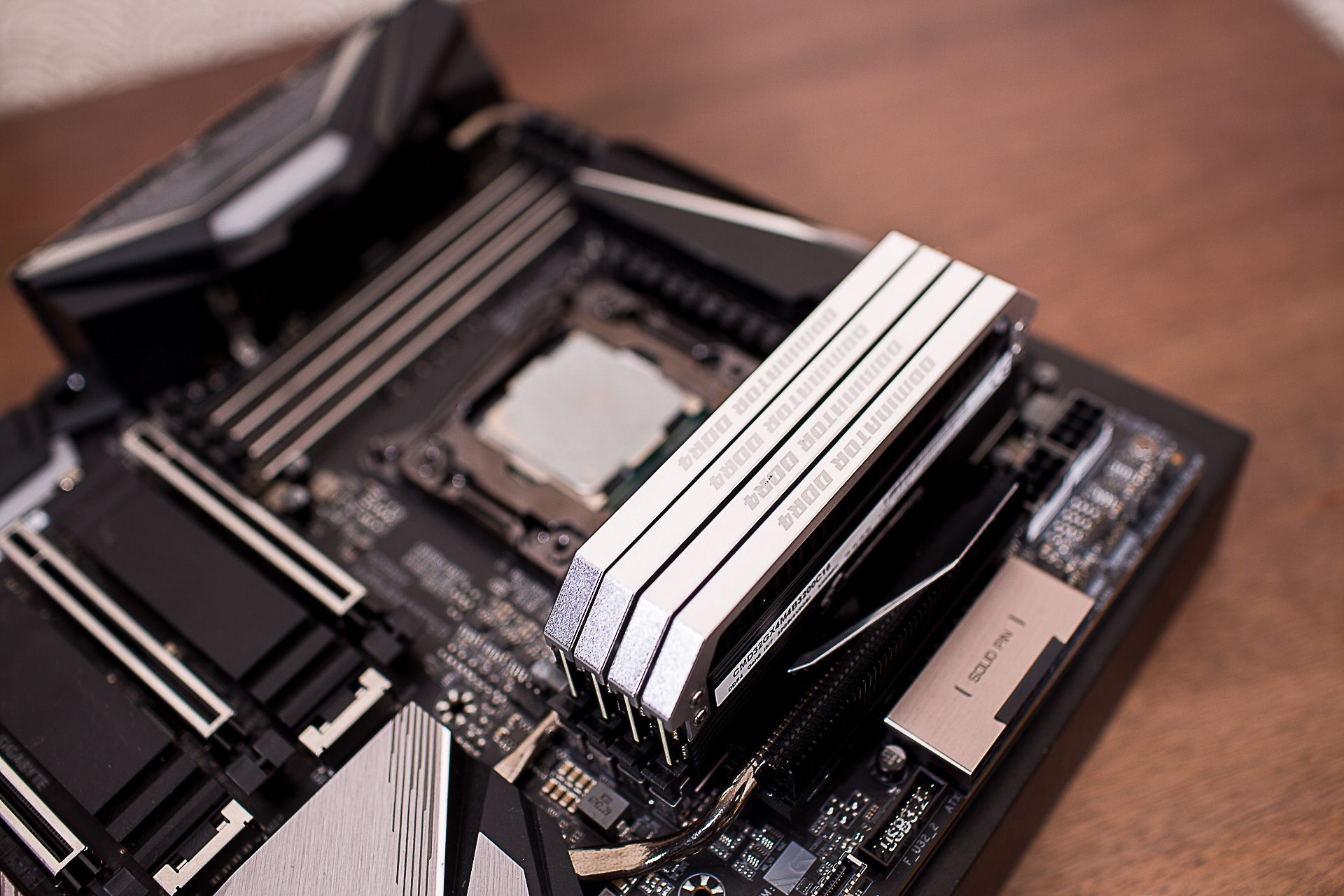 年末搭建一台X299的工作站主机应该怎么选配置？