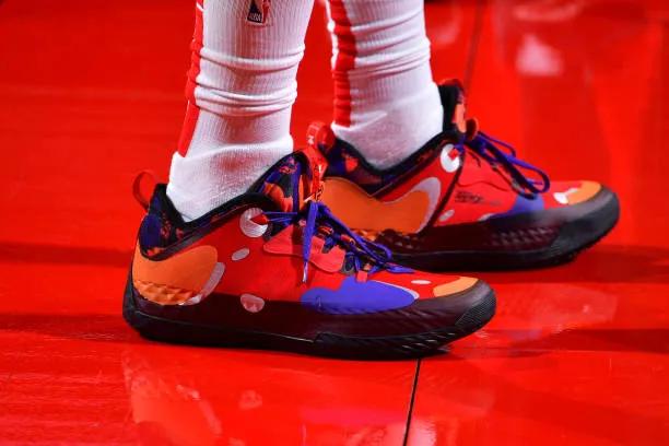 2020nba詹姆斯都上脚了哪些球鞋,詹姆斯上脚最新战靴