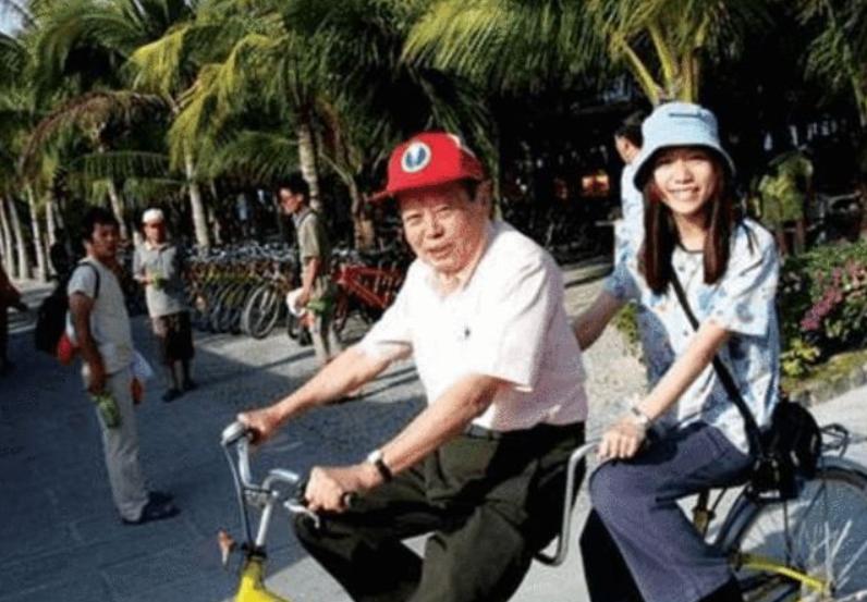 杨振宁与翁帆的现在婚姻状况如何,杨振宁与翁帆如今的婚姻状态如何