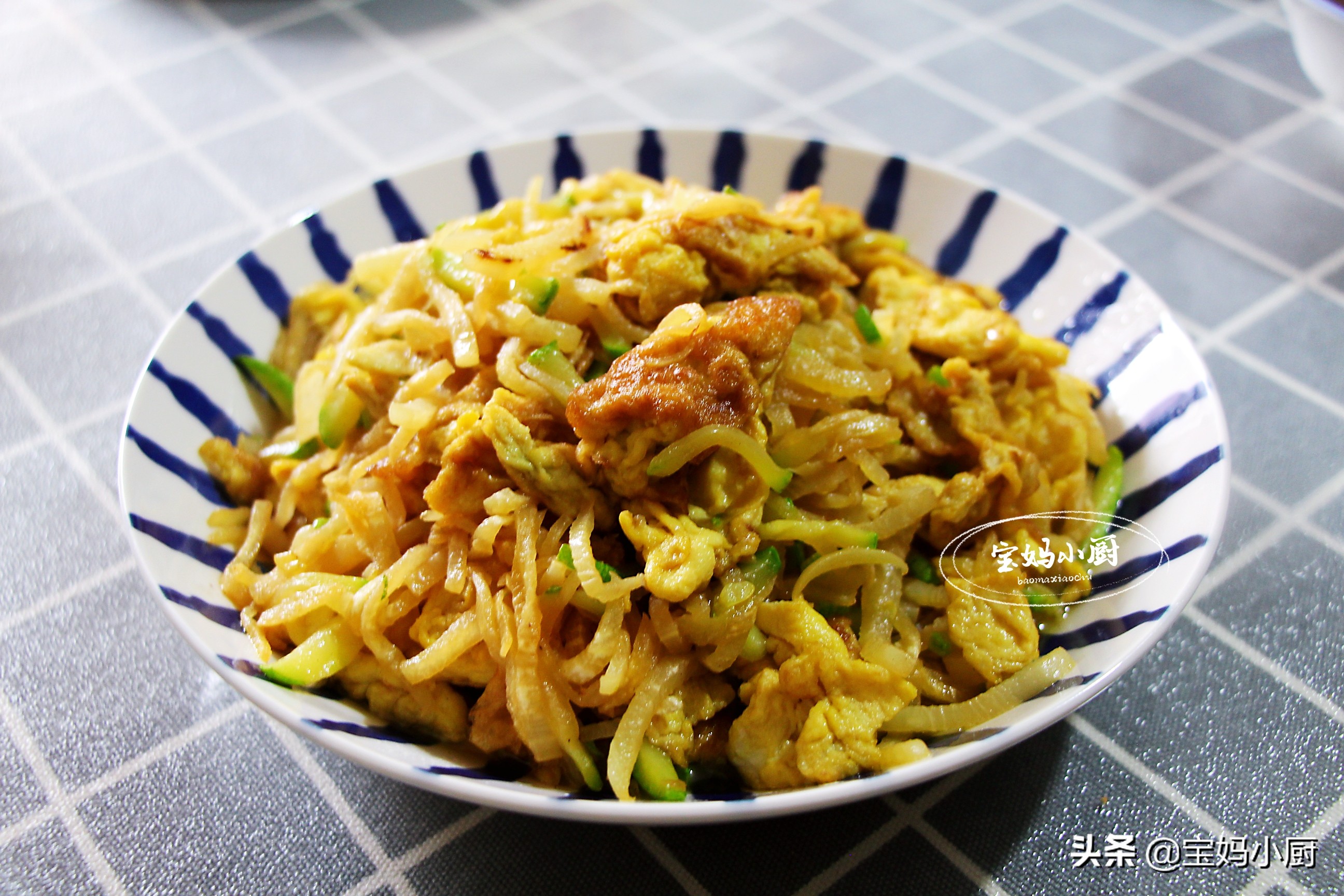 三口人中西混搭早餐，营养多吃着舒服，20分钟搞定，家人喜欢