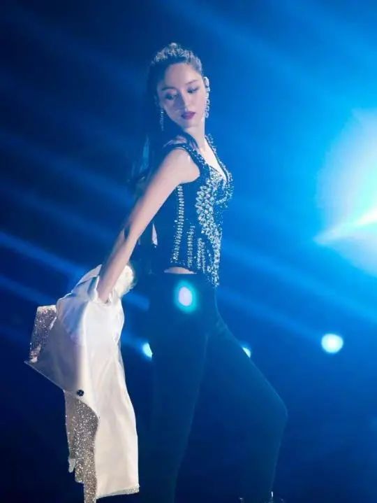 浪姐顶级穿搭,盘点一下浪姐们舞台上的绝美穿搭