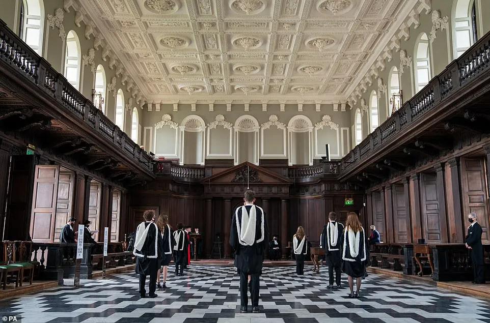 英国辉瑞疫苗第三针间隔三个月,英国疫情日增加人数