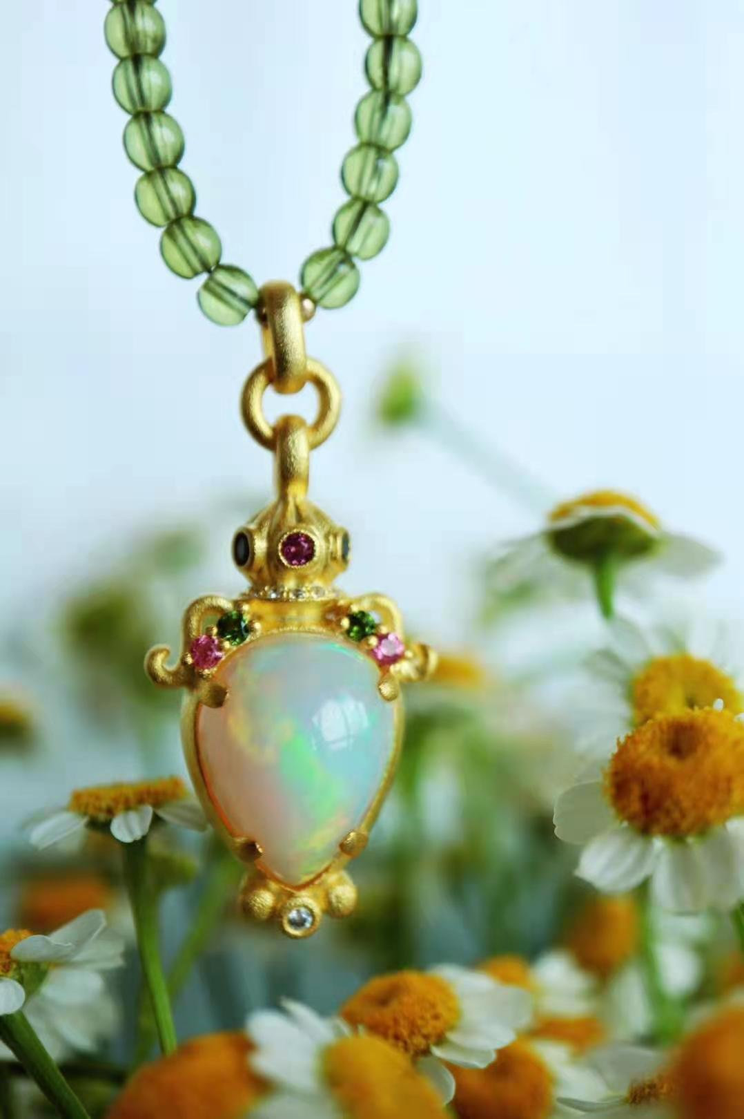 欧泊是什么宝石价格多少,欧泊是贵重宝石吗