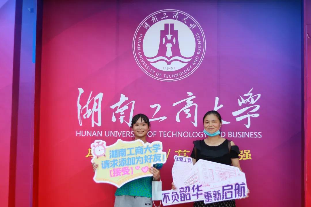 湖南这所高校合成新生“平均脸”，公布平均身高，还送专属礼物