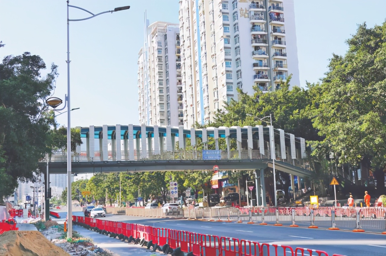 盐田区深盐路段4座人行天桥连续被拆，引起市民热议