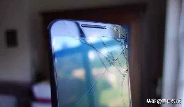 为什么手机钢化膜那么容易碎了,手机钢化膜裂了需要更换吗