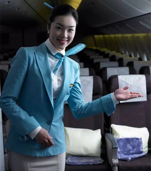 世界航空服赏析,大韩航空白色和蓝色制服