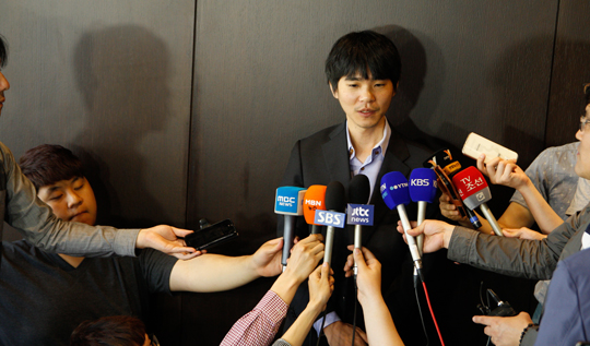 韩国棋院最新视频,韩国棋手李世石vs阿尔法狗战绩