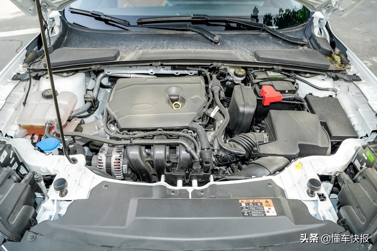 15款朗逸1.6二手车对比2017款福睿斯,福特福睿斯和大众朗逸谁的价格高