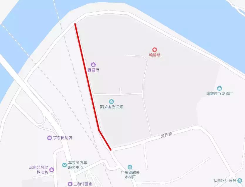 金色江湾这段路车辆乱停，夜晚消防车进出困难……