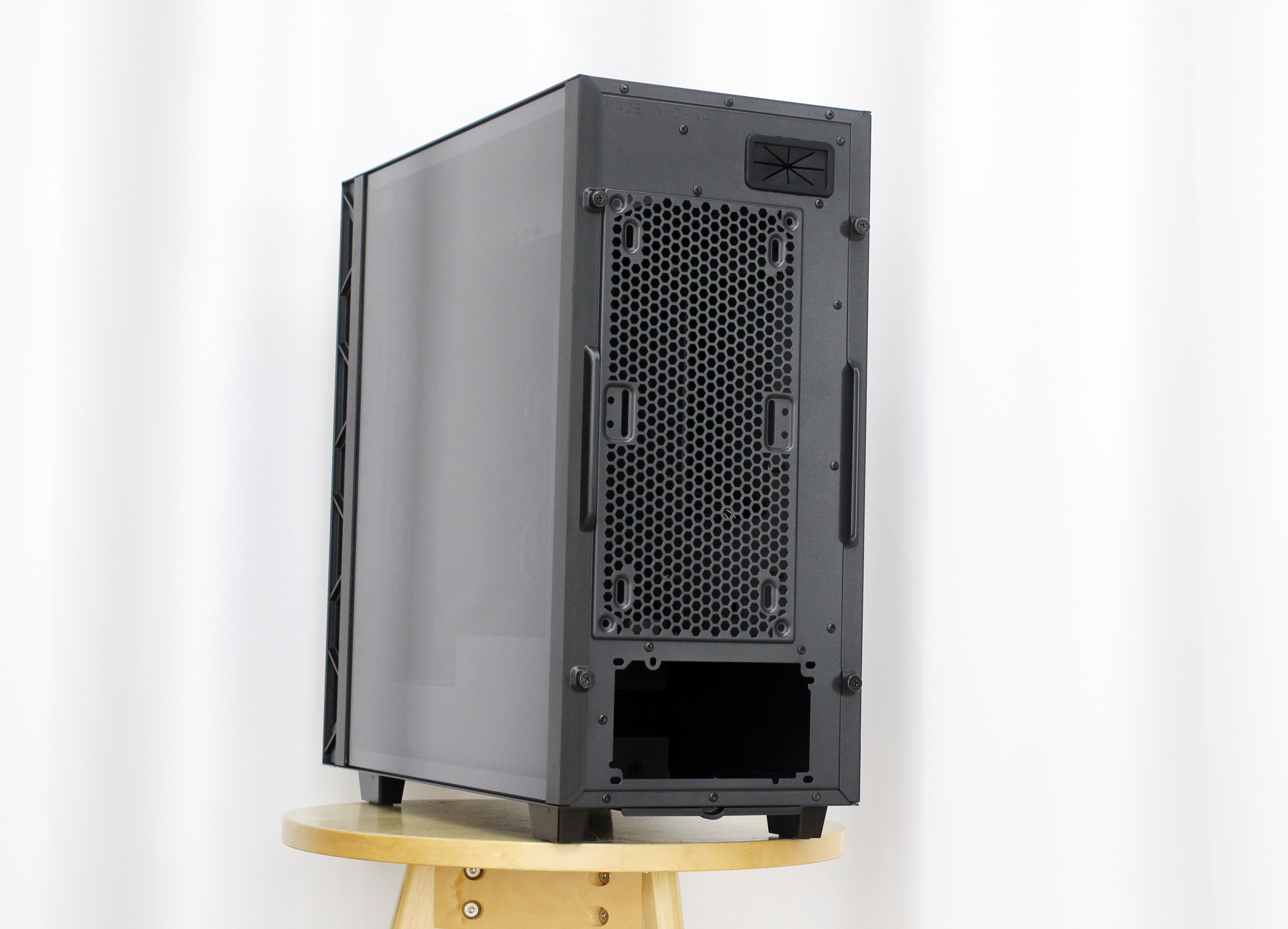 鑫谷atx3.0850w全模组,鑫谷机箱可以装三风扇显卡吗