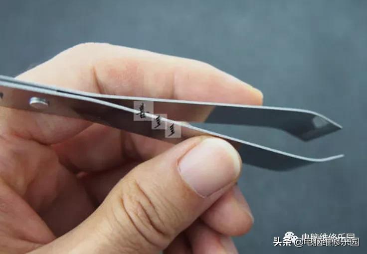 插上电源cpu风扇就转但是启动不了,cpu风扇高速转电脑无法启动