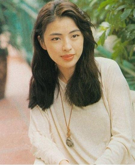 谭咏麟和他的妻子有儿子吗,谭咏麟的两位妻子及孩子