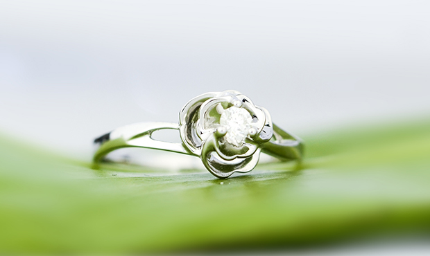 结婚钻石戒指一般多少钱一对,一般结婚戒指多少钱