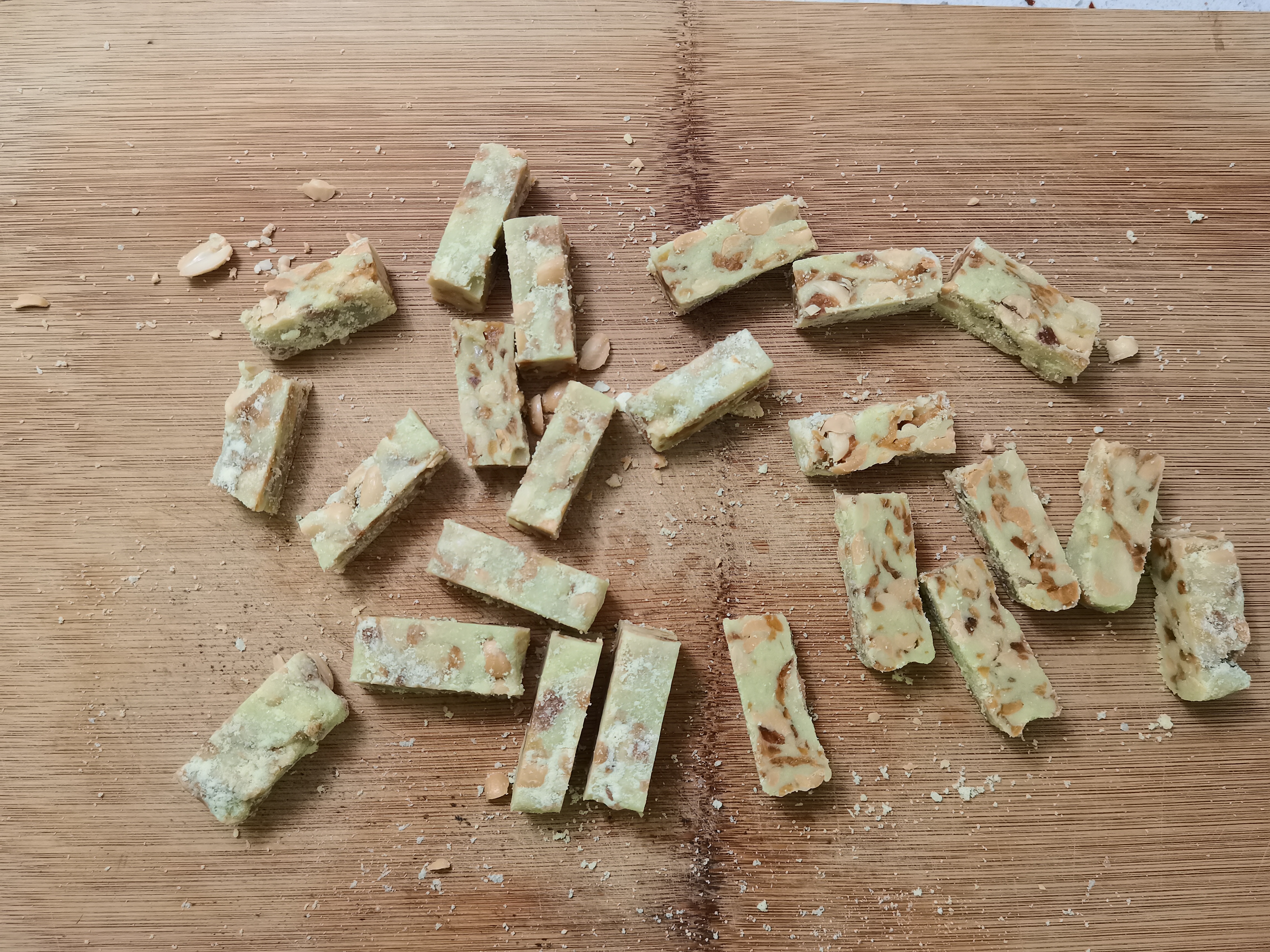 儿时最甜蜜的回忆自制花生牛轧糖,夏天自制牛轧糖让闺蜜爱上吃糖