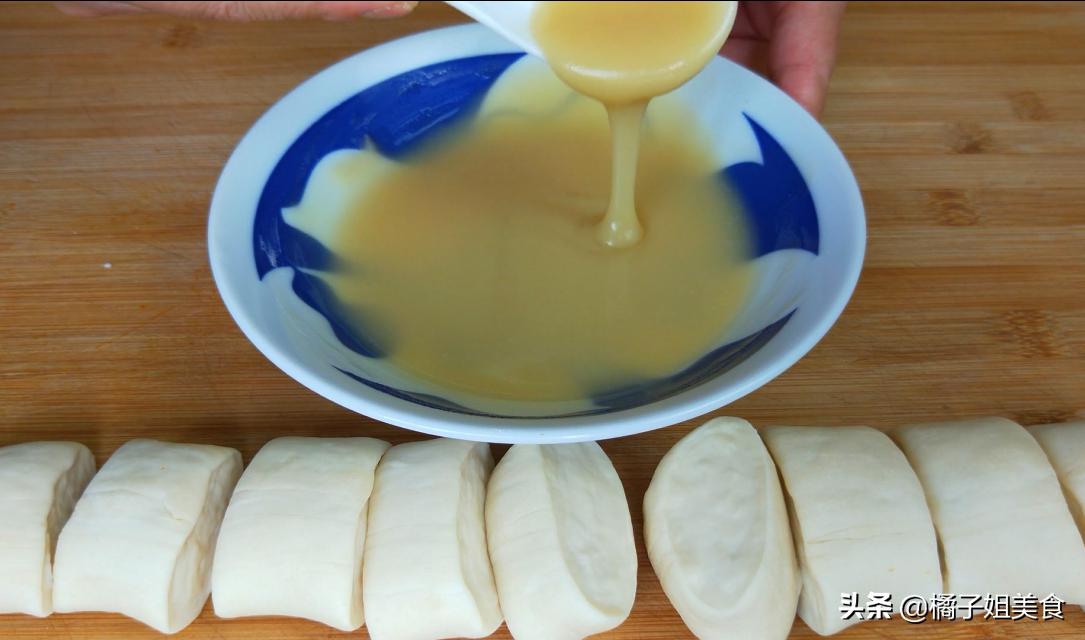 五仁月饼的教程家常,五仁月饼从和面到做的方法