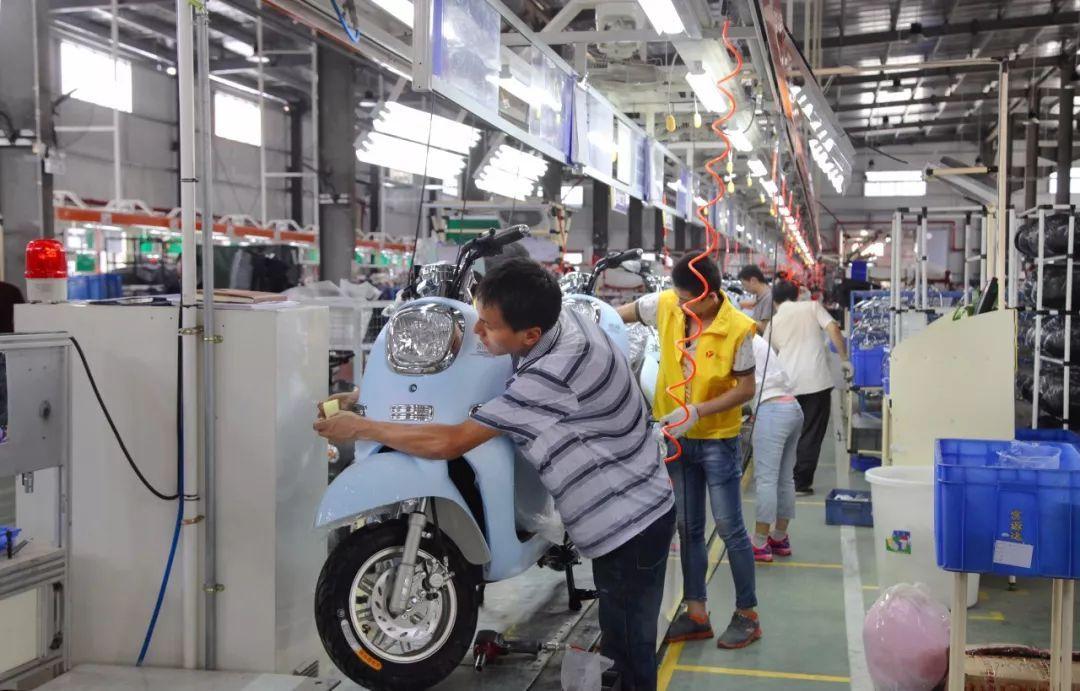 小牛九号对战雅马哈,雅迪最新最好电动自行车评测视频