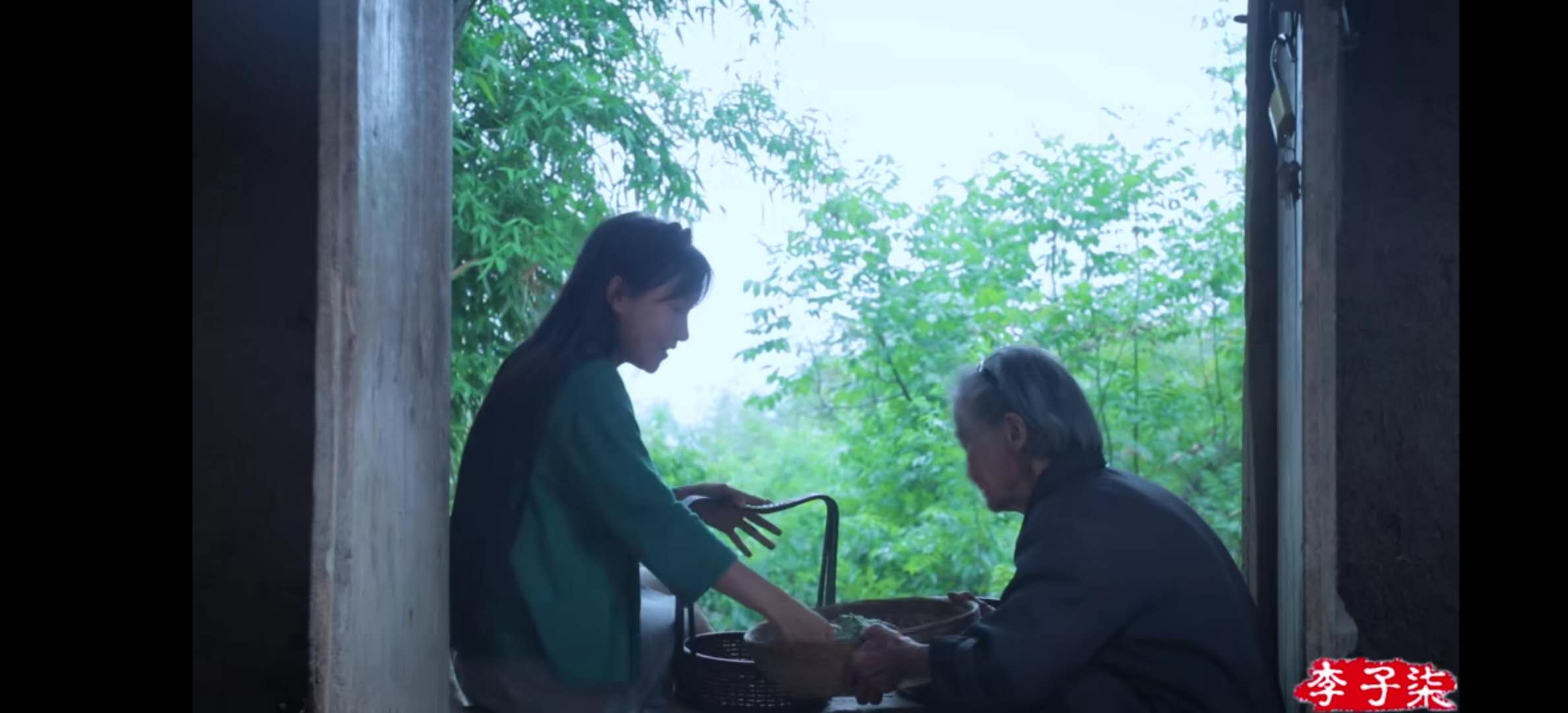 凭什么李子柒的土豆能上热搜？看了十遍视频后，我终于有了答案