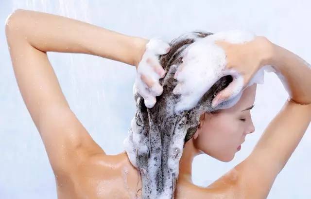 洗头容易掉发需要减少洗头次数吗,如何正确洗头而且头发掉得很少