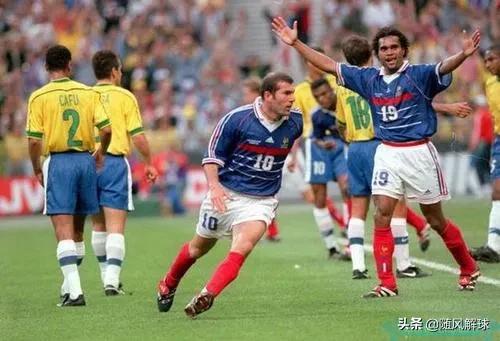 操控足球,操控比赛足球