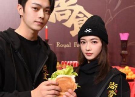 许凯新剧路透照曝光二人甜蜜,许凯新剧身份