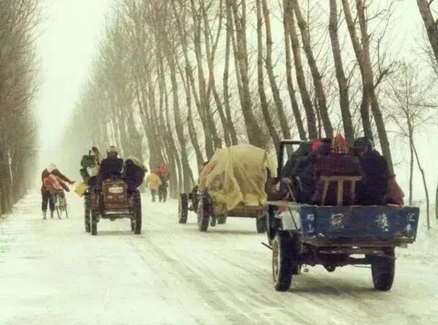 九张折射过年气氛的照片,百张罕见的过年老照片这才是年味
