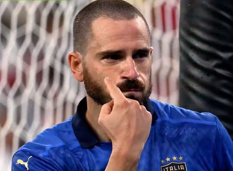 书写45年历史，他拯救绝境中的意大利！赛后霸气怒吼：足球回罗马