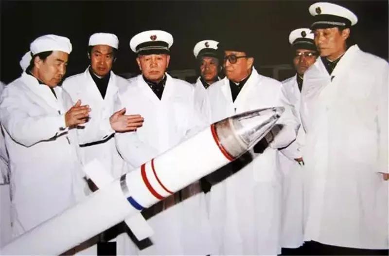 向您敬礼表情图片,尊重原创向您敬礼