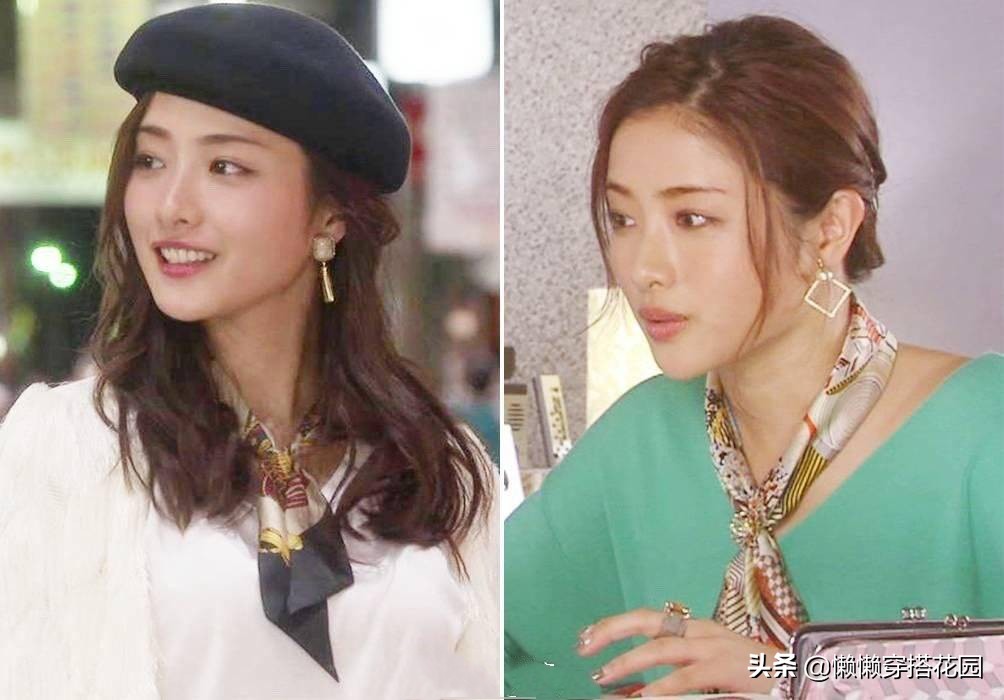 衬衣搭丝巾怎么穿出高级感,大丝巾搭配毛衣的方法穿出高级感