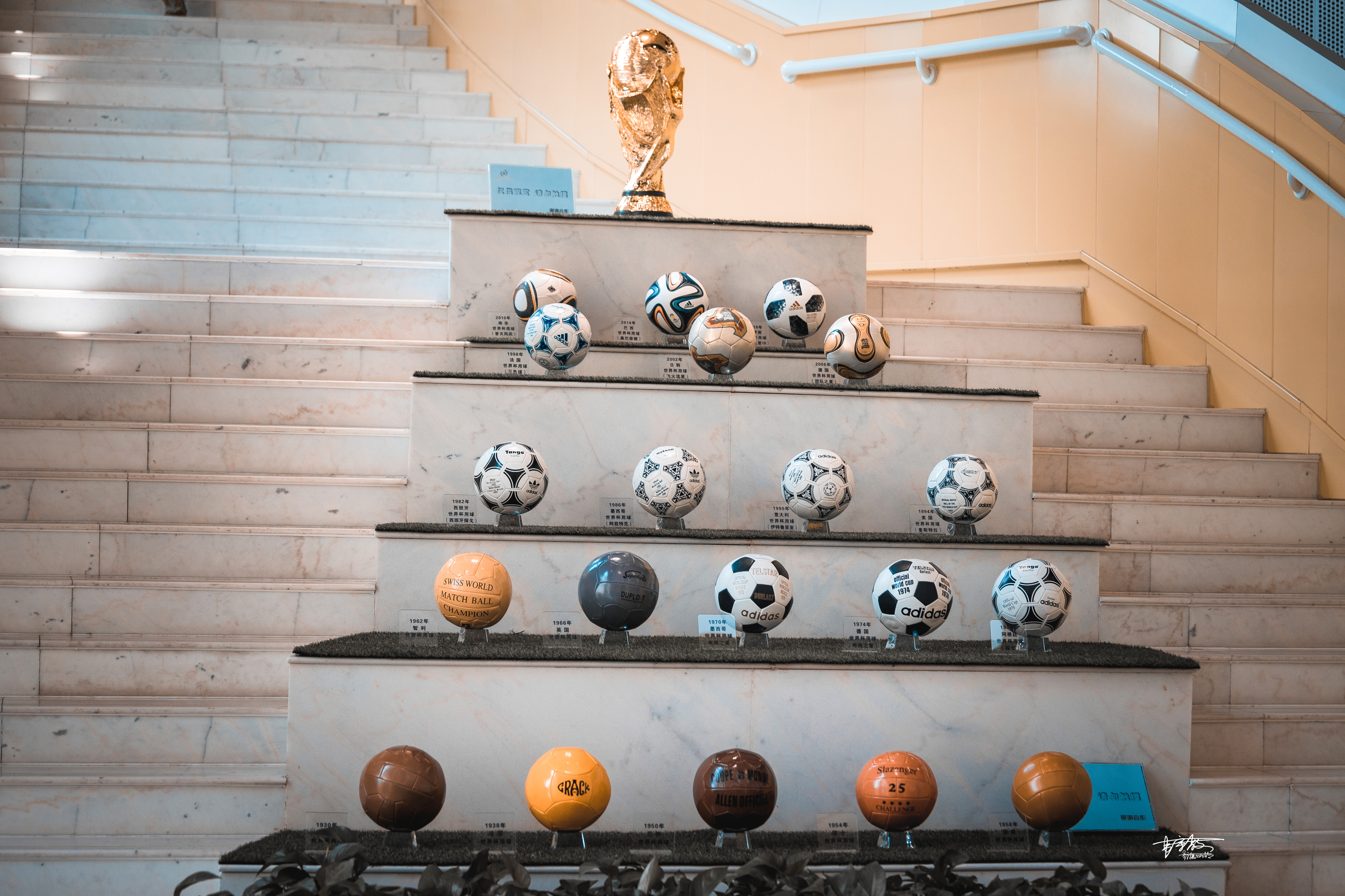 除了女人，男人的话题里，总是少不了“足球”两字