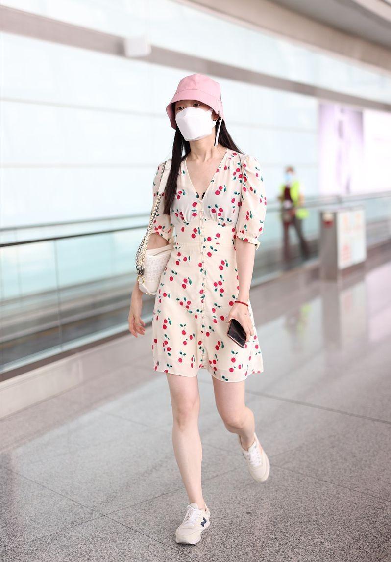 宋轶小雏菊印花裙,宋轶牛仔短裙穿搭