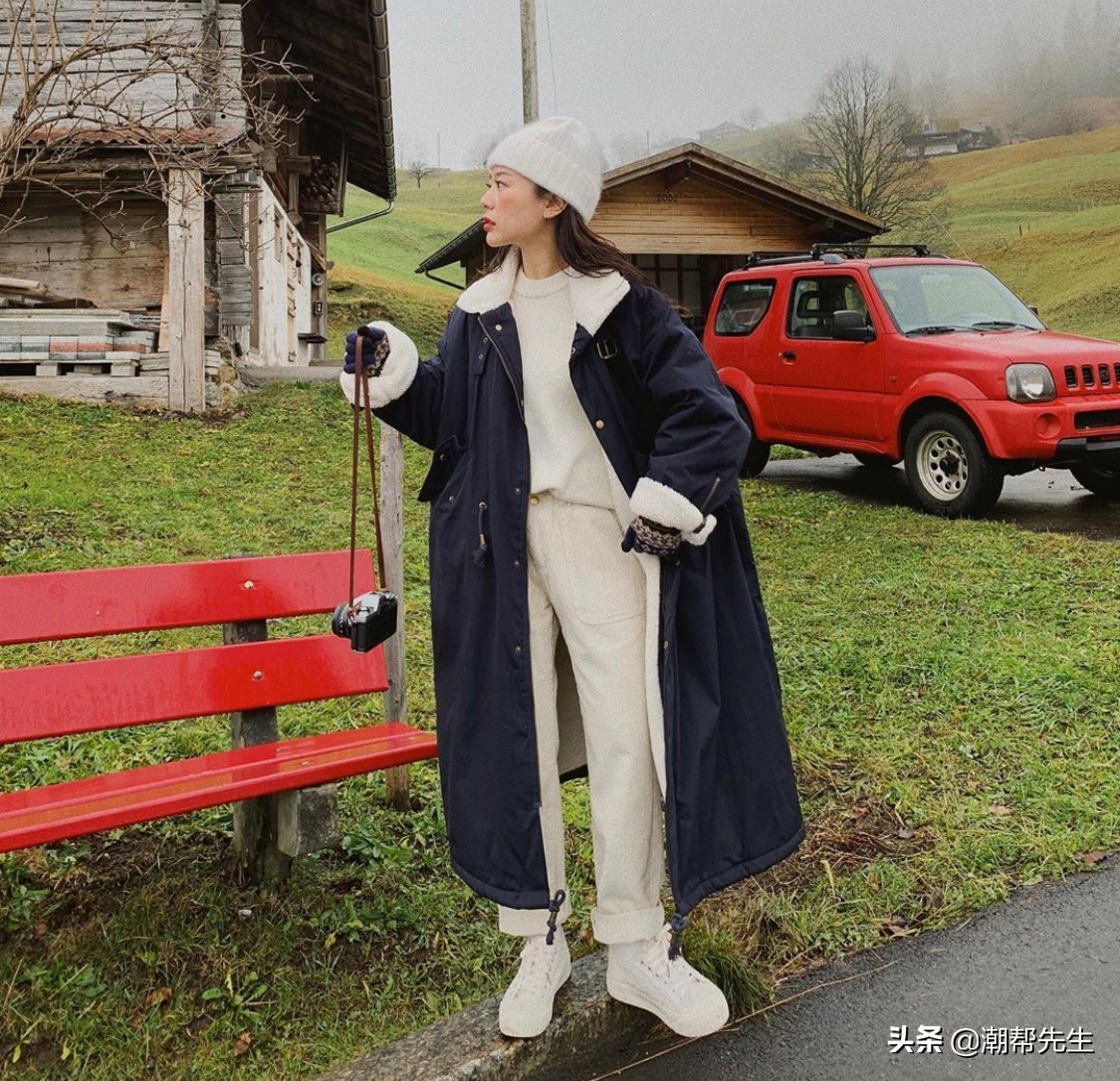 打*裤底**已经过时了，2020年流行“蛋卷裤”，轻松穿出“蚊子腿”