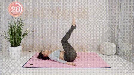 睡前瑜伽动作非常适合久坐一族,久坐腰疼腿疼瑜伽怎么做舒服