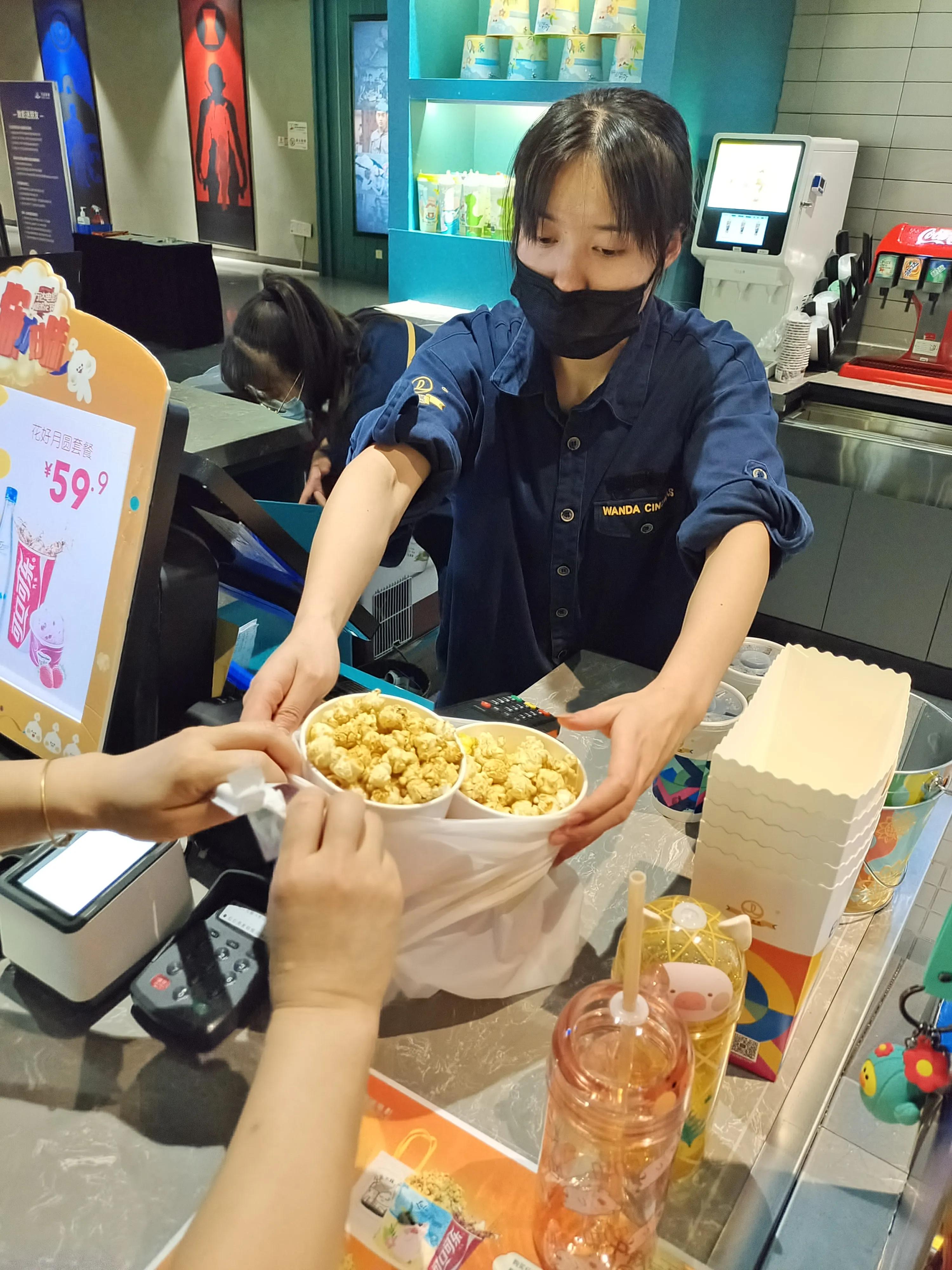 是真的吗？10元钱看万达影城PRIME厅新片《峰爆》还送可乐爆米花