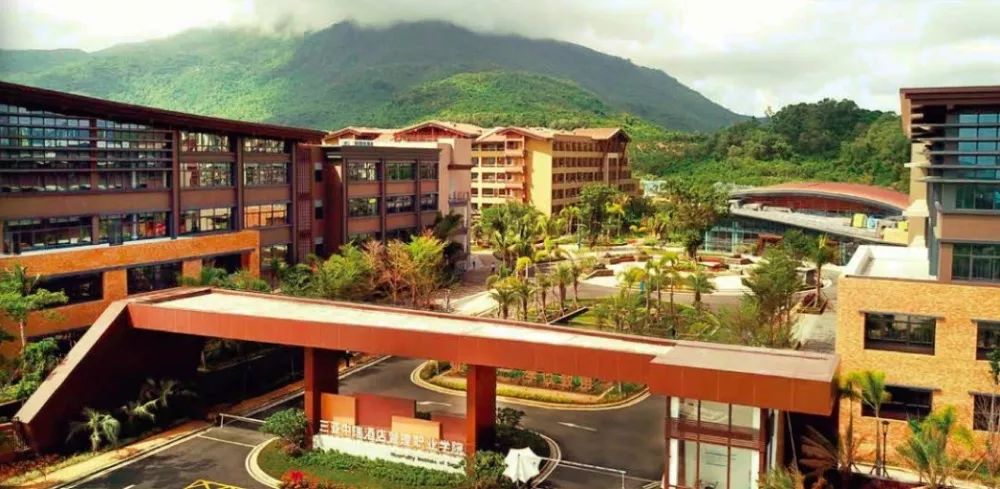 2019寒假“悦动锋尚”三亚浸入式足球游学冬令营招募开始啦！