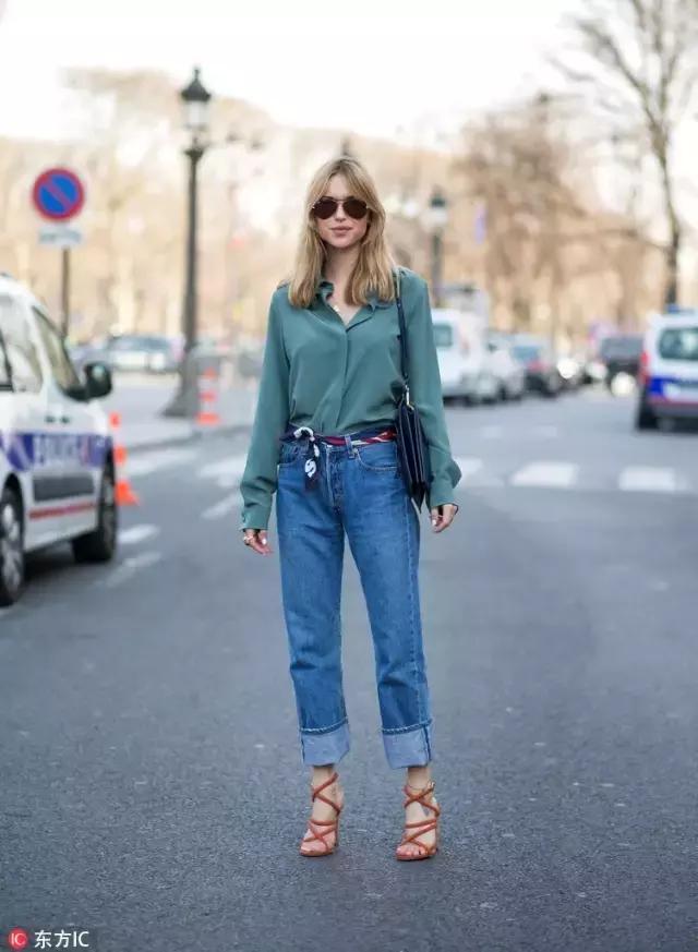 90后都不戴丝巾？谁说的！这种即优雅又酷的单品早就红透时尚圈了