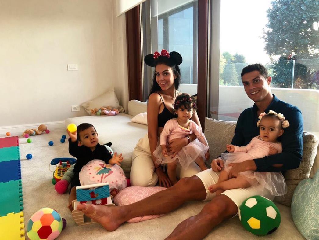 c罗确诊新冠后首次露面,c罗疫情居家锻炼