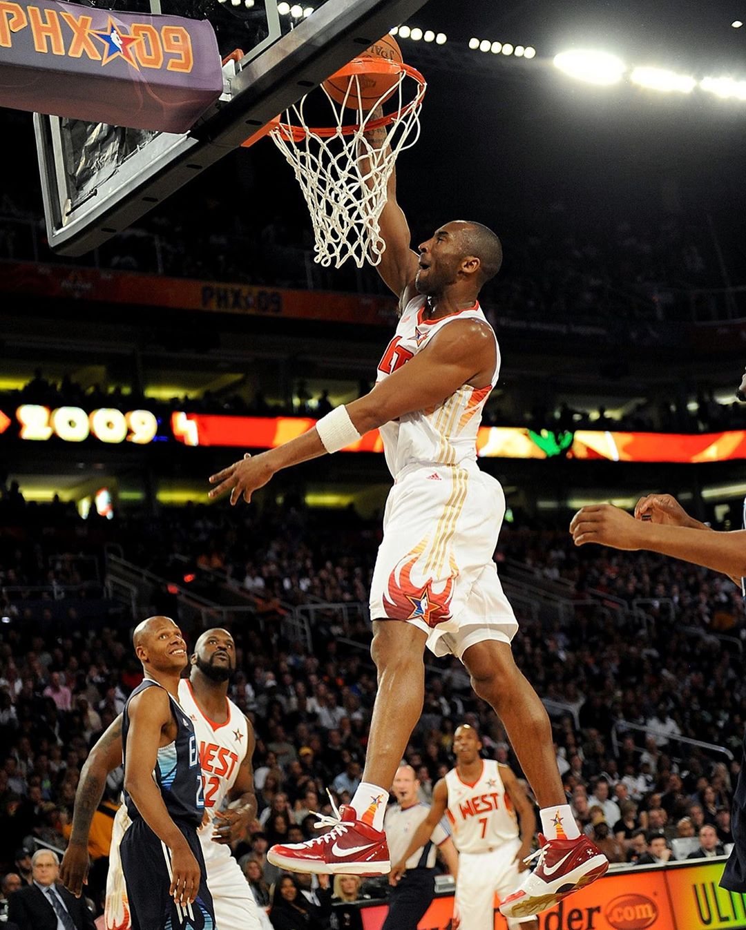 科比上脚球鞋全回忆,今日上脚球鞋全明星