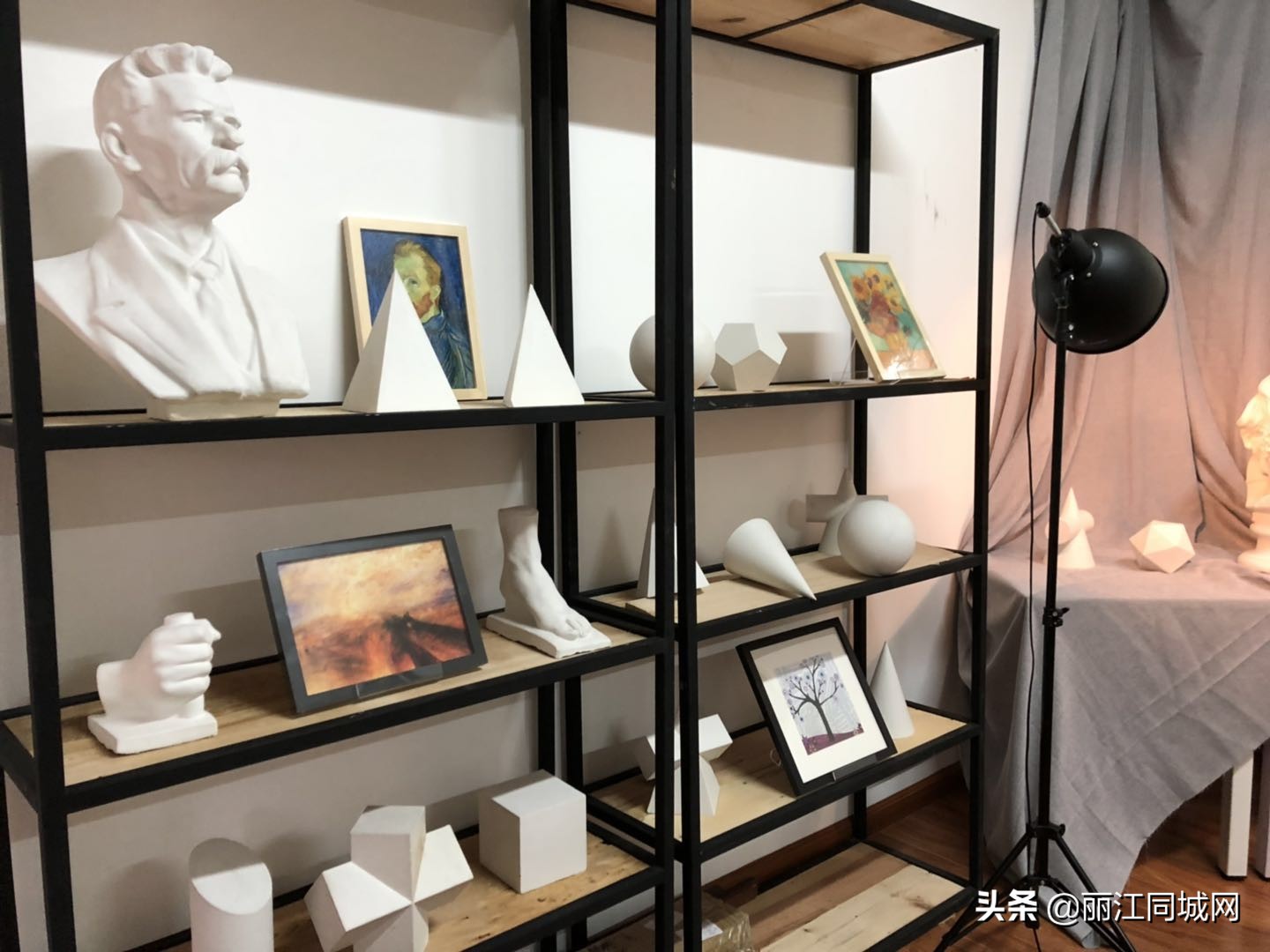 丽江最具文化底蕴的校园书店开业了！建于清末丽江府中学堂旧址