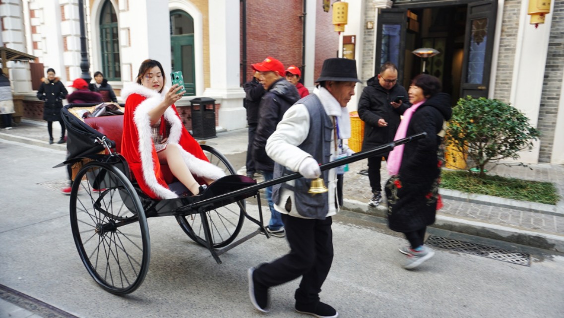 中原穿越时空夜游建业电影小镇,郑州建业电影小镇下午去游玩