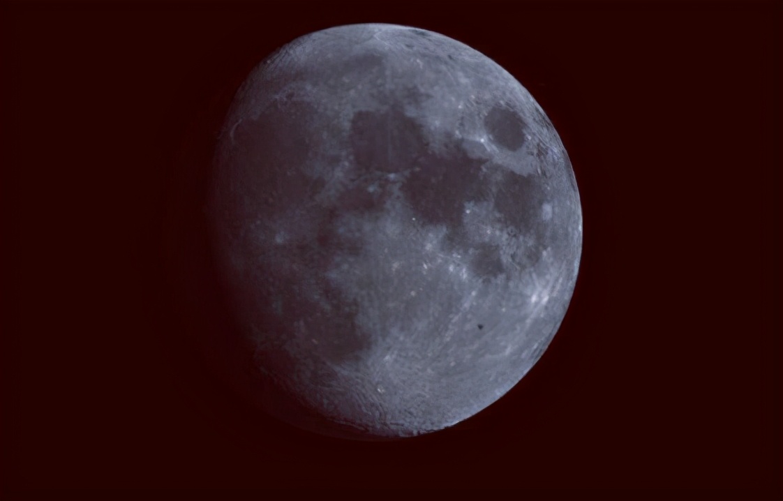 为什么月球始终以同一面孔对地球,月球为什么一直围着地球旋转