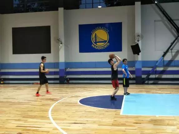 微信运动100步的人,微信运动10000步的人在干什么