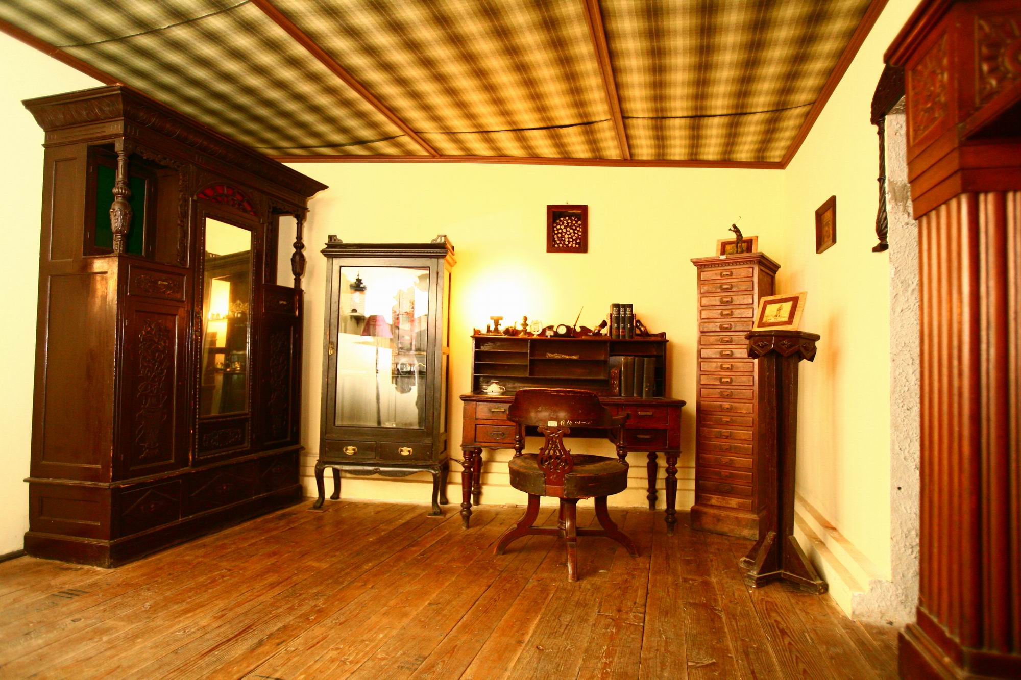 五大道其实有二十多条路，百年前富人区，五六百户都是顶级豪门