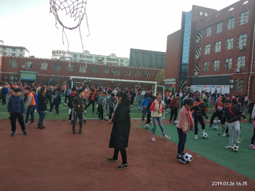 伏羲路小学课间操足球操,文军希望小学大课间足球操