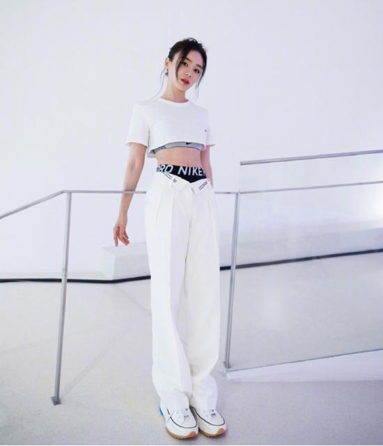 袁姗姗白色礼服,袁姗姗穿半身衣服